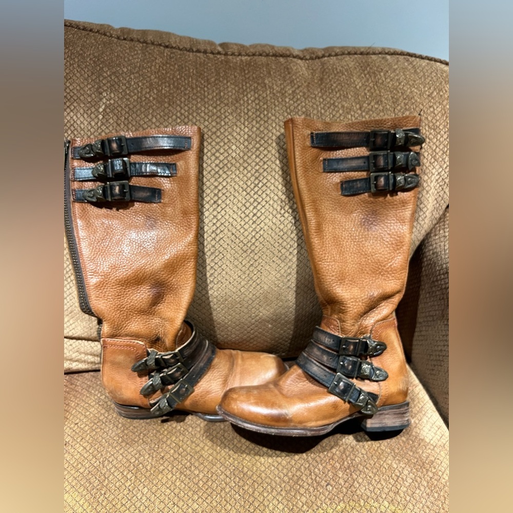 Freebird raylene boots size 8